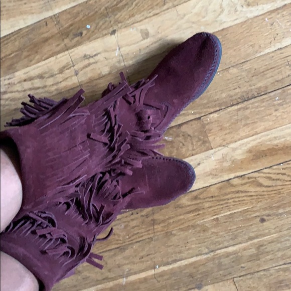 Minnetonka 3-Layer Fringe Boot - Picture 3 of 4